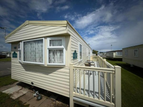 The Chase i35 - pet friendly, central heating, bed linen - Meadow Lakes Caravan & Lodge Hire